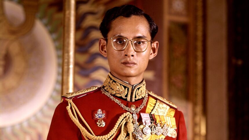 Le roi de Thaïlande est décédé, le pays est en deuil : Ce que les touristes doivent savoir