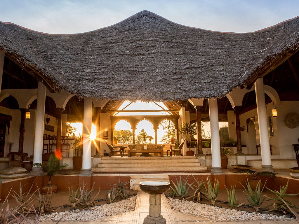 Cette image peut contenir Édifice, Patio, Toit, Pavé, Resort, Hôtel, Ardoise et Architecture