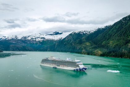 Croisières en Alaska : Quand Partir pour Observer les Baleines, les Aurores Boréales et Éviter la Foule